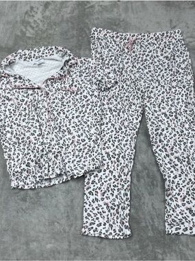 Karen Neuburger White and Pink Leopard Print Pajama Set